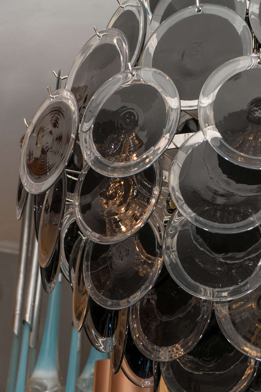 Mid-Century moderno Lampadario a disco in vetro di Murano nero a forma di doppio cono in vendita