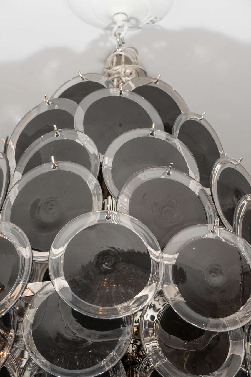 Mid-Century Modern Lustre à disques en verre de Murano noir en forme de double cône en vente