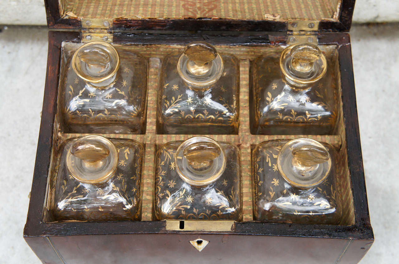 Stunning English Traveling Box of Decanters In Good Condition In Hudson, NY
