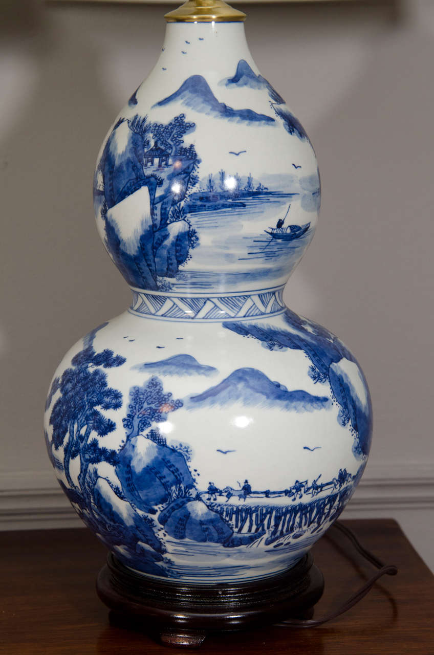 blue and white gourd lamp
