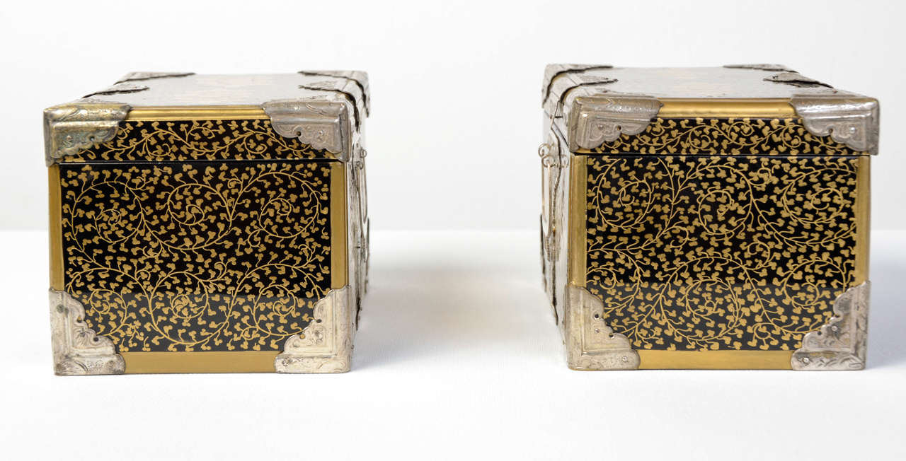 19th Century Pair of Beautiful Black and Gold Lacquered Small Boxes
