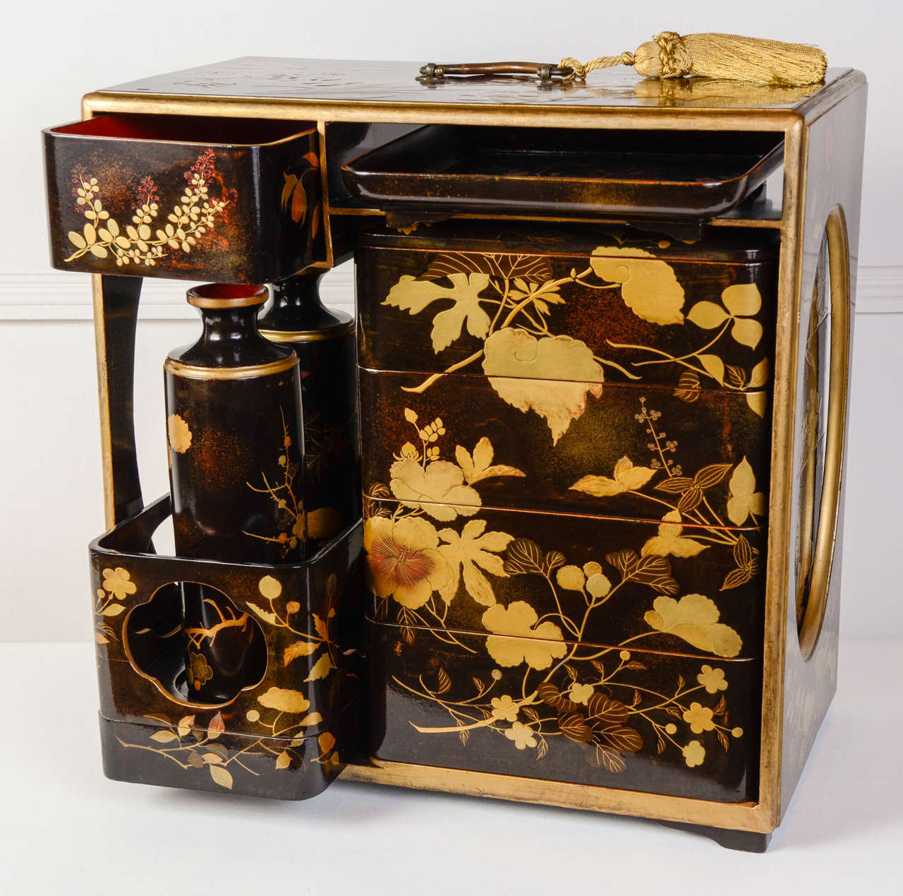 19th Century Picnic Set in Japanese Lacquer - Sageju-Bako