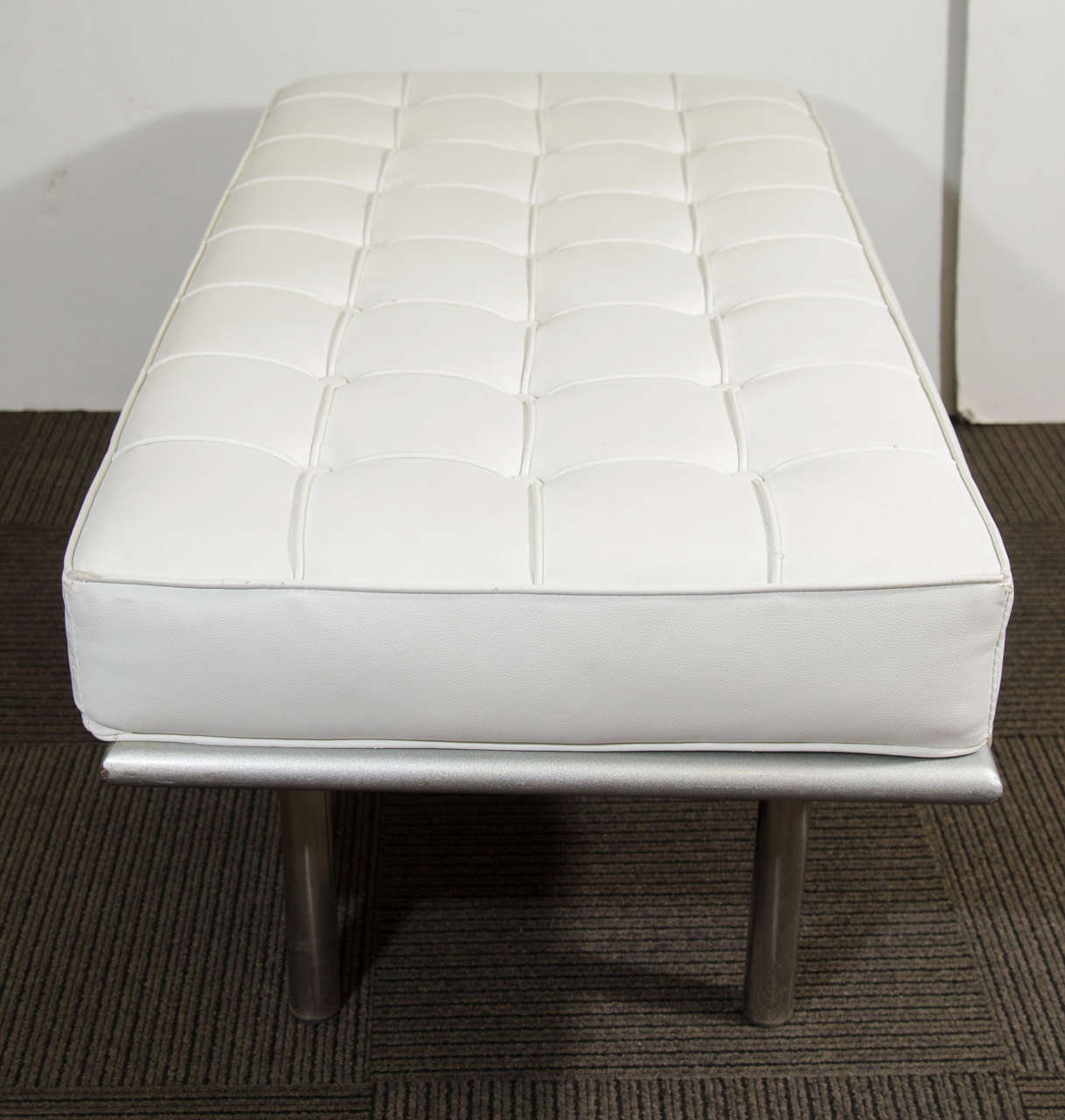 Midcentury Chrome and White Vinyl Tufted Bench In Good Condition In New York, NY