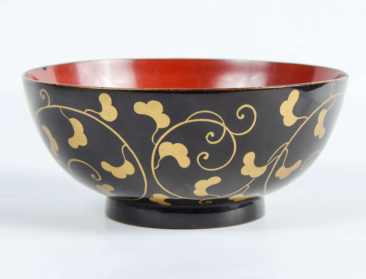 Lacquered Japanese Black and Gold Laquered Covered Bowl For Sale