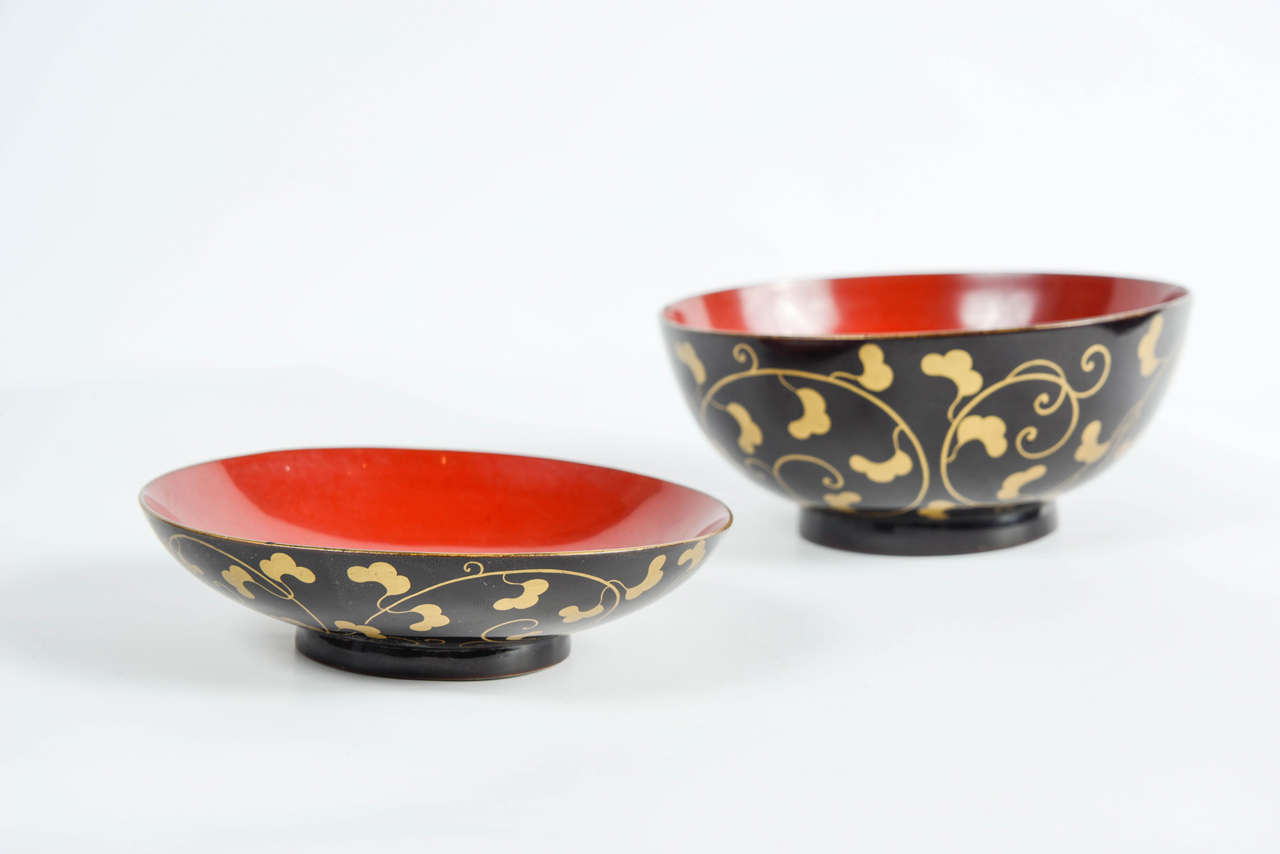 Late 19th Century Japanese Black and Gold Laquered Covered Bowl For Sale