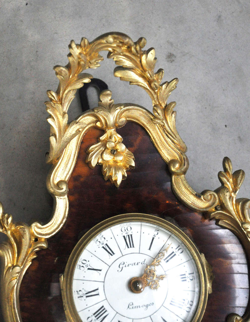 French Louis XV Style Tortoiseshell and Gilt Bronze Cartel Clock In Excellent Condition For Sale In Chicago, IL