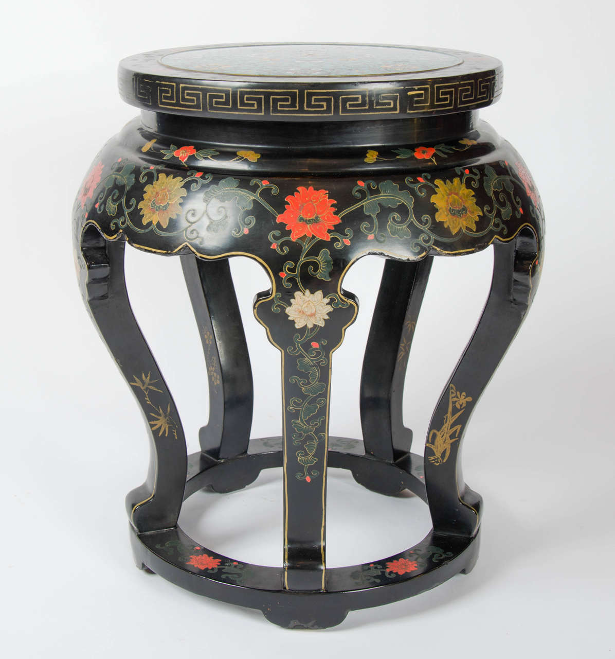 20th century Chinese Black Lacquered Side Table with Cloisonné Top (Chinesisch)
