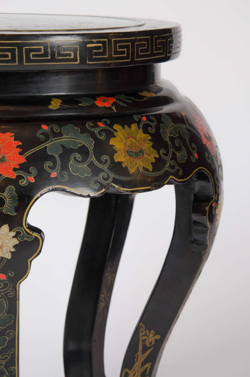 20th century Chinese Black Lacquered Side Table with Cloisonné Top (Emaille)