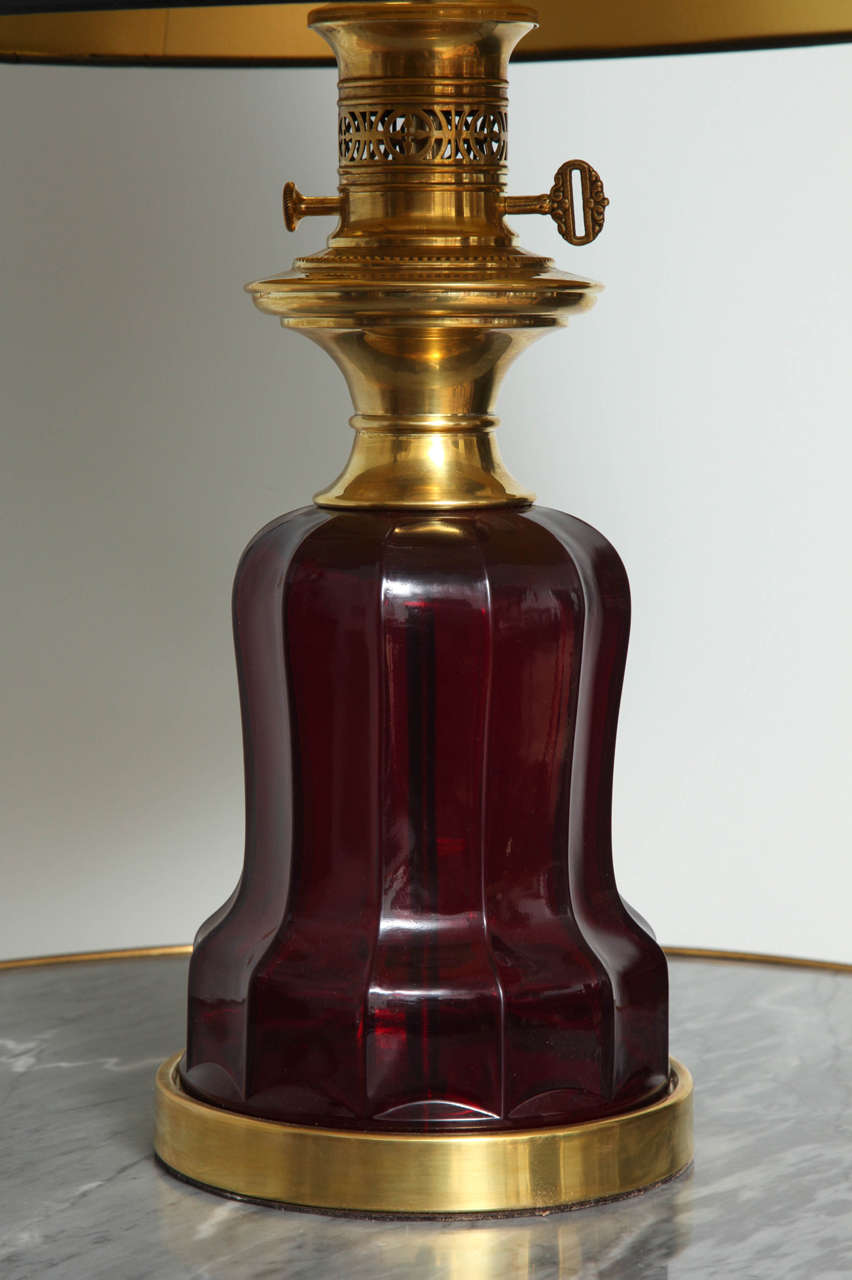 Rubin-Glas-Lampe im viktorianischen Stil (Amerikanische Klassik) im Angebot