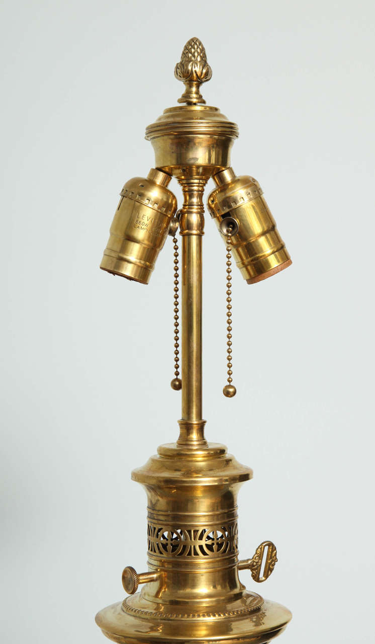 Rubin-Glas-Lampe im viktorianischen Stil im Zustand „Gut“ im Angebot in New York, NY