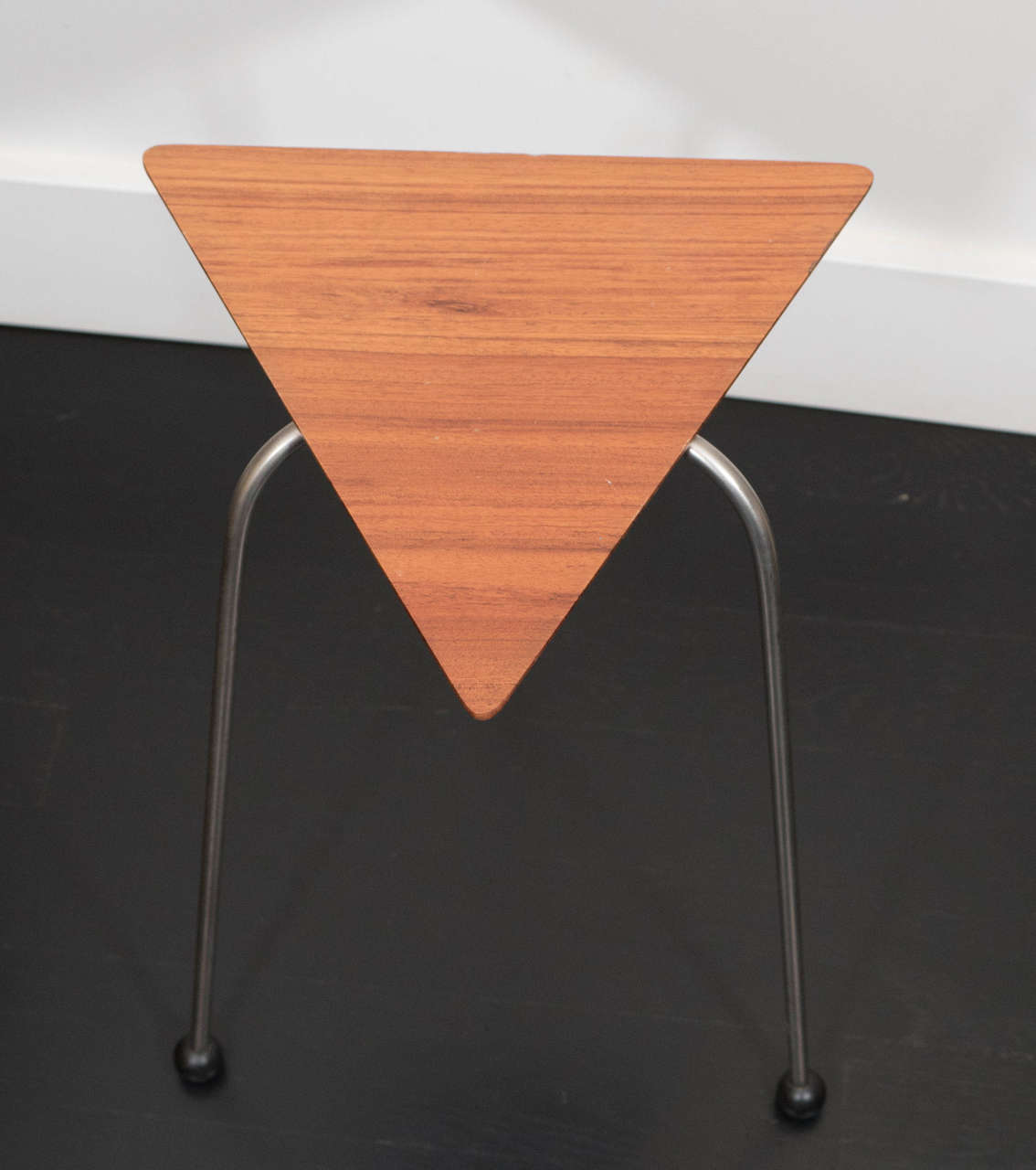 20th Century Pair of Mahogany Tripod Tables For Sale