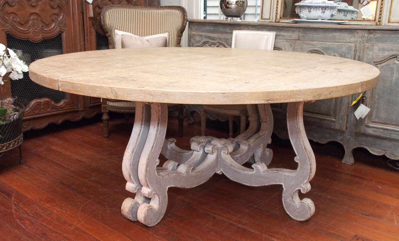 19th century round lime wood Italian farm table. It has one 39