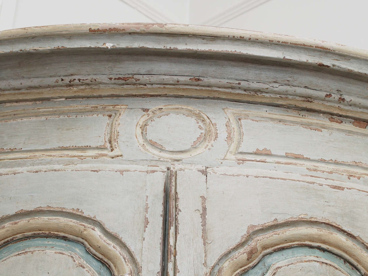 18th century french painted  corner cabinet In Good Condition In New Orleans, LA
