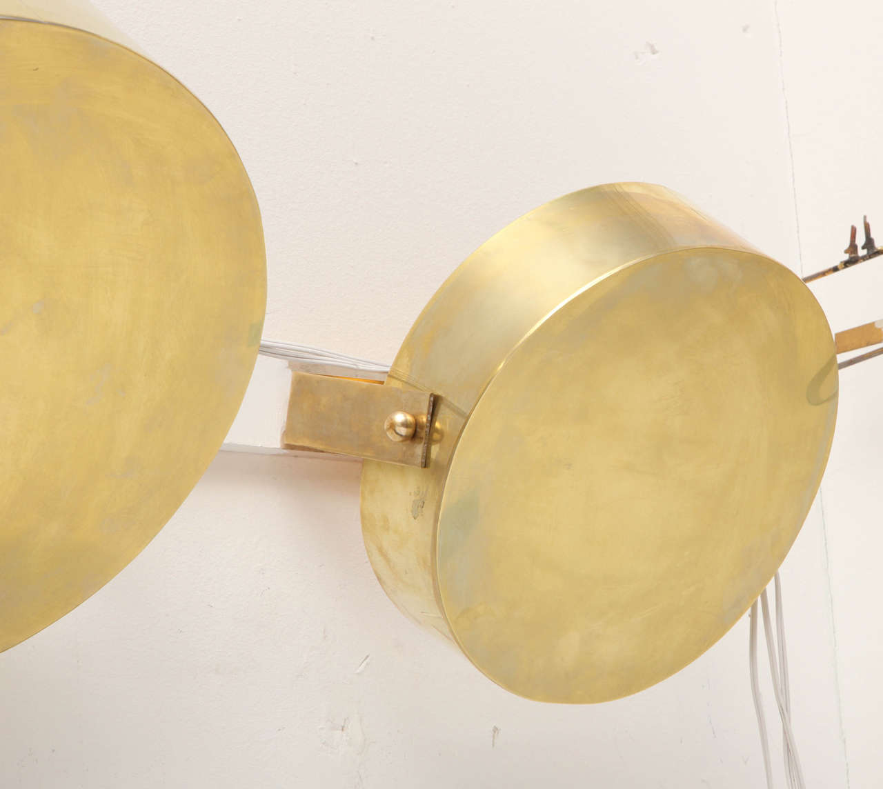 Set of Four 1960s Modernist Cubist Brass Sconces In Good Condition In New York, NY