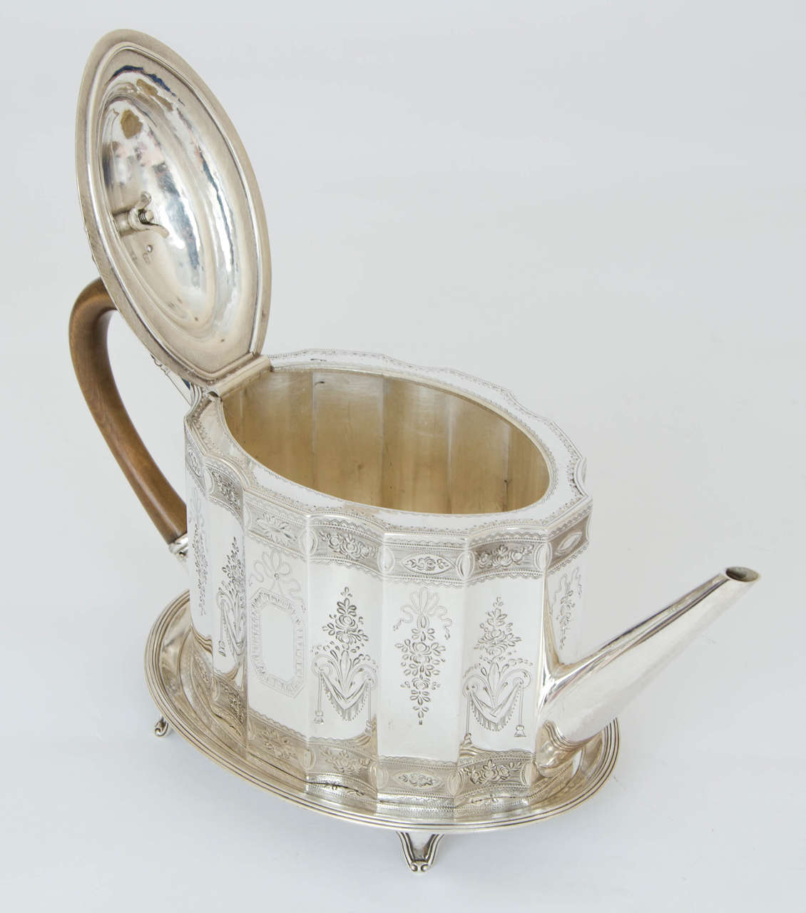 Sterling Tea Pot Made by C. Bland and Tea Pot Stand by Hannam & Crouch in 1788 In Good Condition For Sale In London, GB