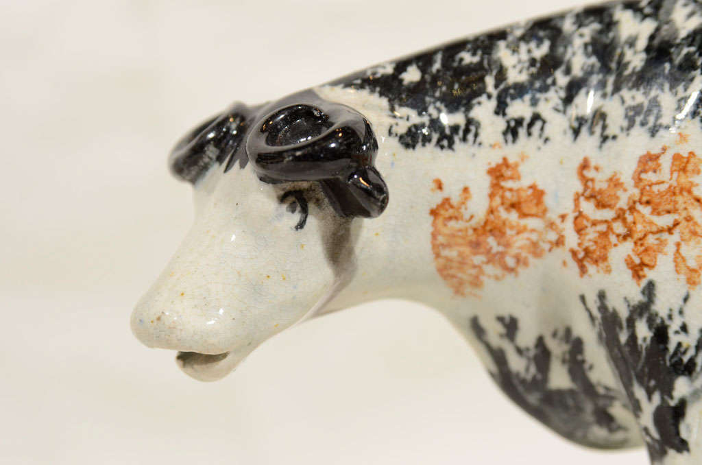 A Pair of Sponged Prattware Pottery Cows with Calves In Excellent Condition In Katonah, NY