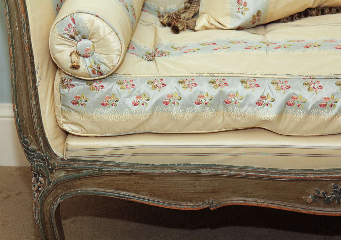 18th Century and Earlier late 18th century French painted daybed-chaise For Sale