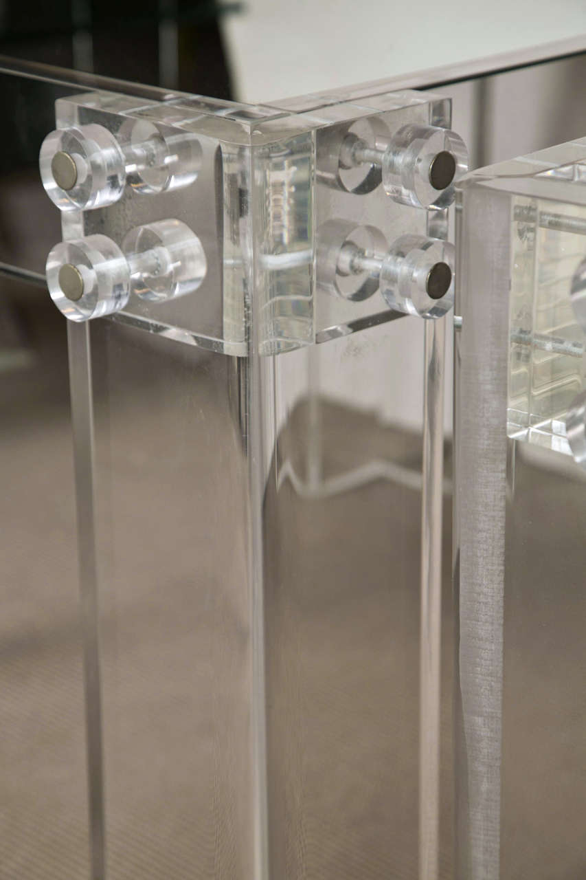 The Enduring Appeal of Lucite End Tables: A Modern Classic
