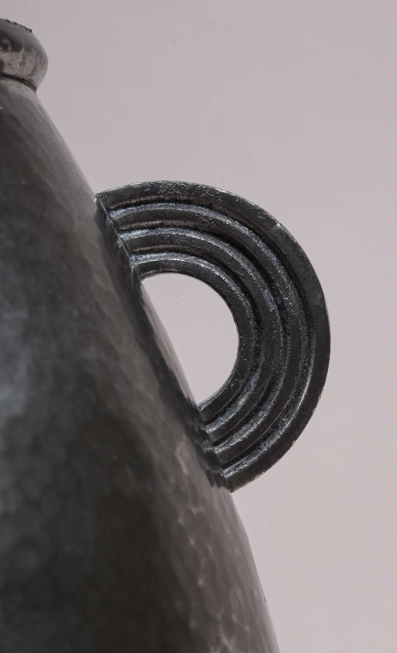 René Delavan Vase en étain Dinanderie Art Déco Français 2