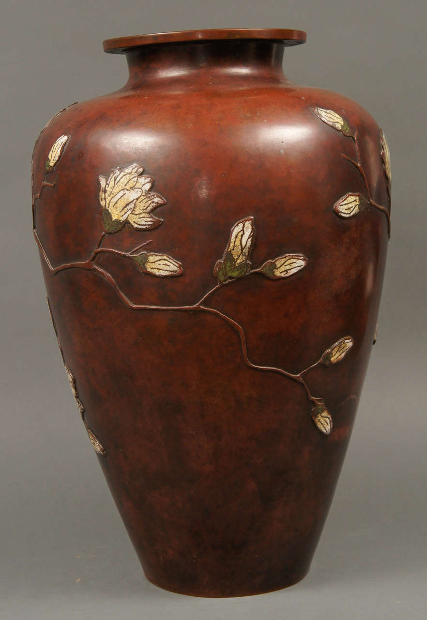 Very Large 19th Century Japanese Cloisonné Bronze Vase with Magnolias For Sale 1