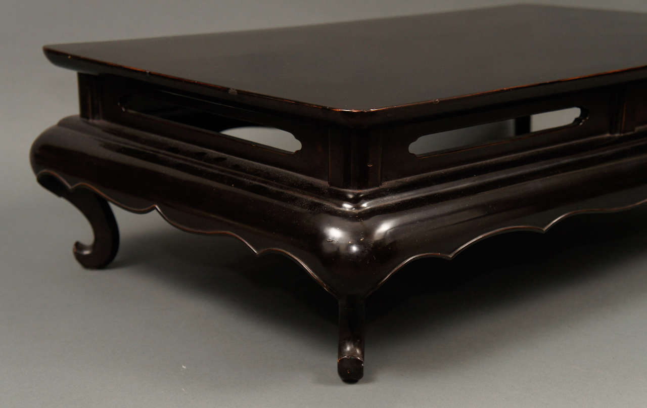 20th Century Japanese Black Lacquer Stand Presentation Table