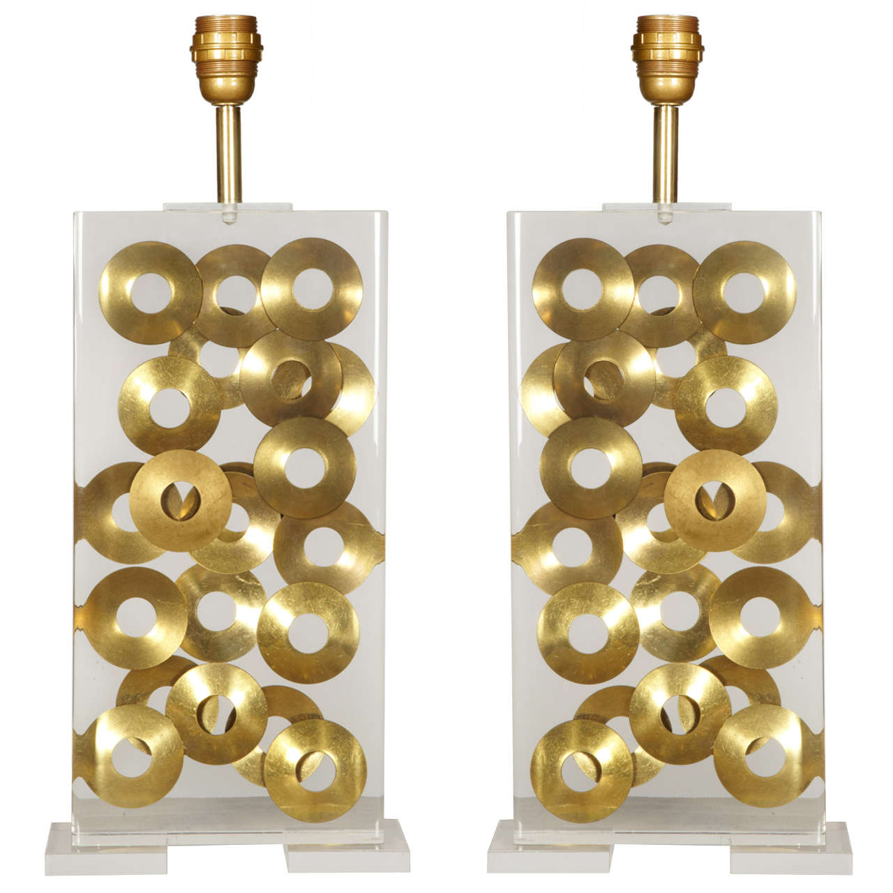 Incroyable paire de lampes en lucite avec inclusions de Romeo Paris en vente