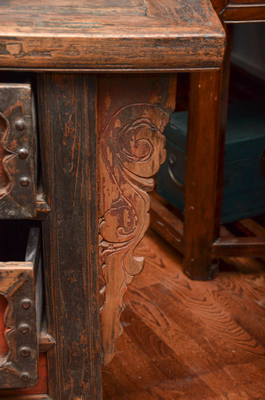 Q'ing Dynasty Shanxi Three-Drawer Lacquered Altar Coffer with Iron Trim In Excellent Condition For Sale In East Hampton, NY