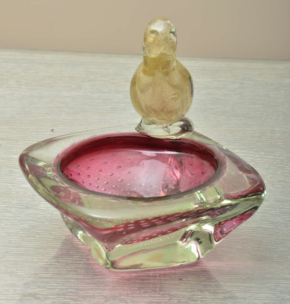 Seguso of Murano, Italy bowl, with beautiful bird on rim.