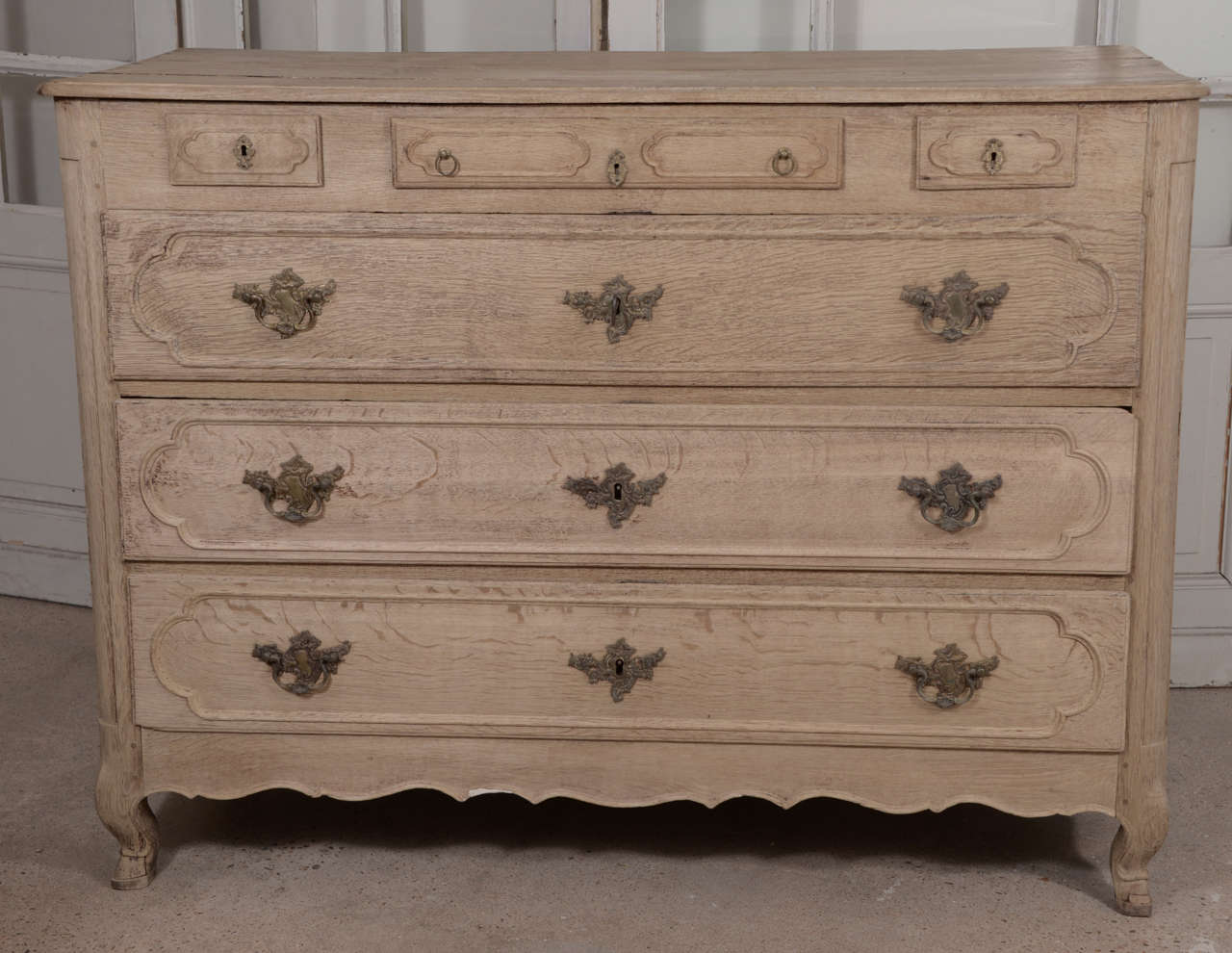 Early 19th century 5 drawer scrubbed oak Commode.