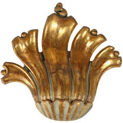 Large 19th Century Hand-Carved Giltwood Shell