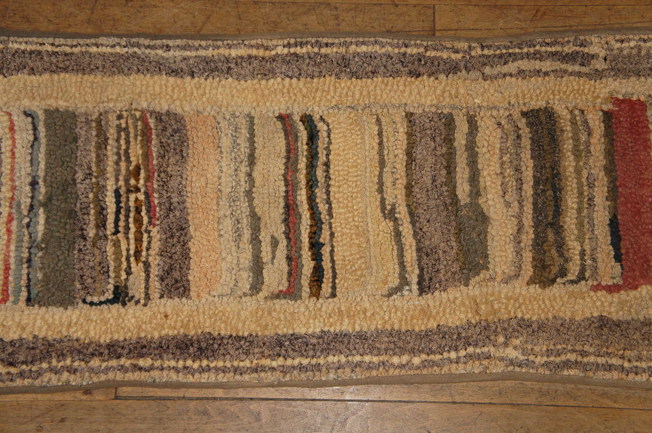 Hooked Table Rug In Excellent Condition In Hudson, NY