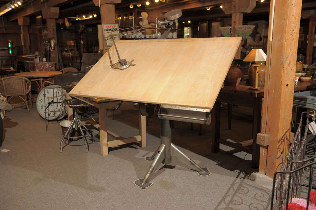 German Industrial Drawing/Architects Table 'ISIS' with Mechanical Arm
Adjustable Top
Berlin 1952.
Schmidt & Haensch