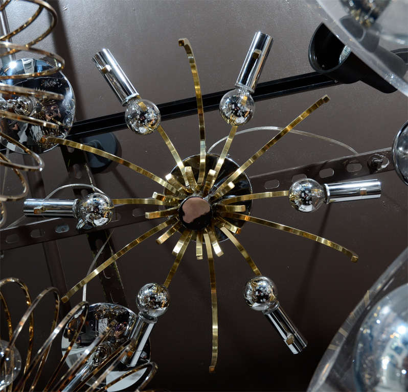 Sophisticated Mid-Century Modernist Brass and Chrome Chandelier by Sciolari In Excellent Condition In New York, NY