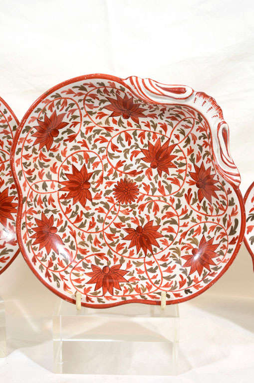 A Set of Serving Dishes, Late 18th Century Red Clobbered Creamware Dishes In Excellent Condition In Katonah, NY