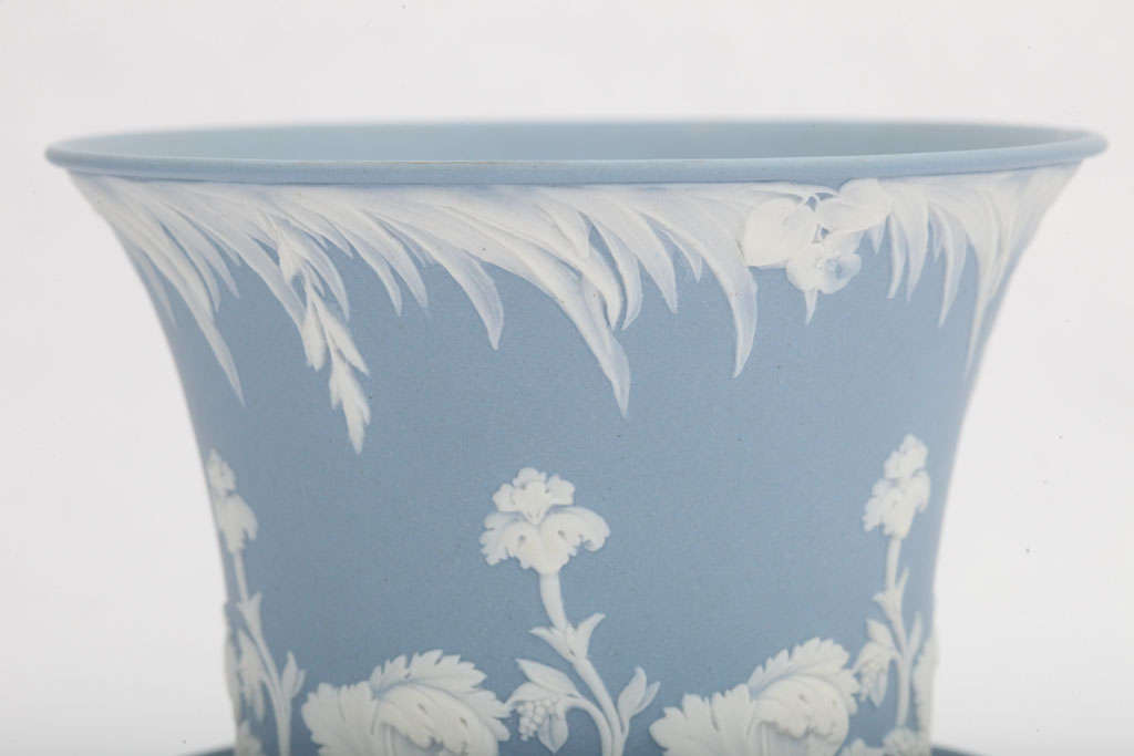 Wedgwood Blue And White Jasper Flower Pot and Underplate In Excellent Condition For Sale In New York, NY