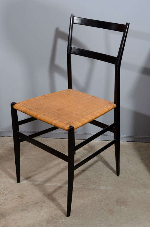 Single Gio Ponti Superleggera dining chair with caned seat In Distressed Condition In New York, NY