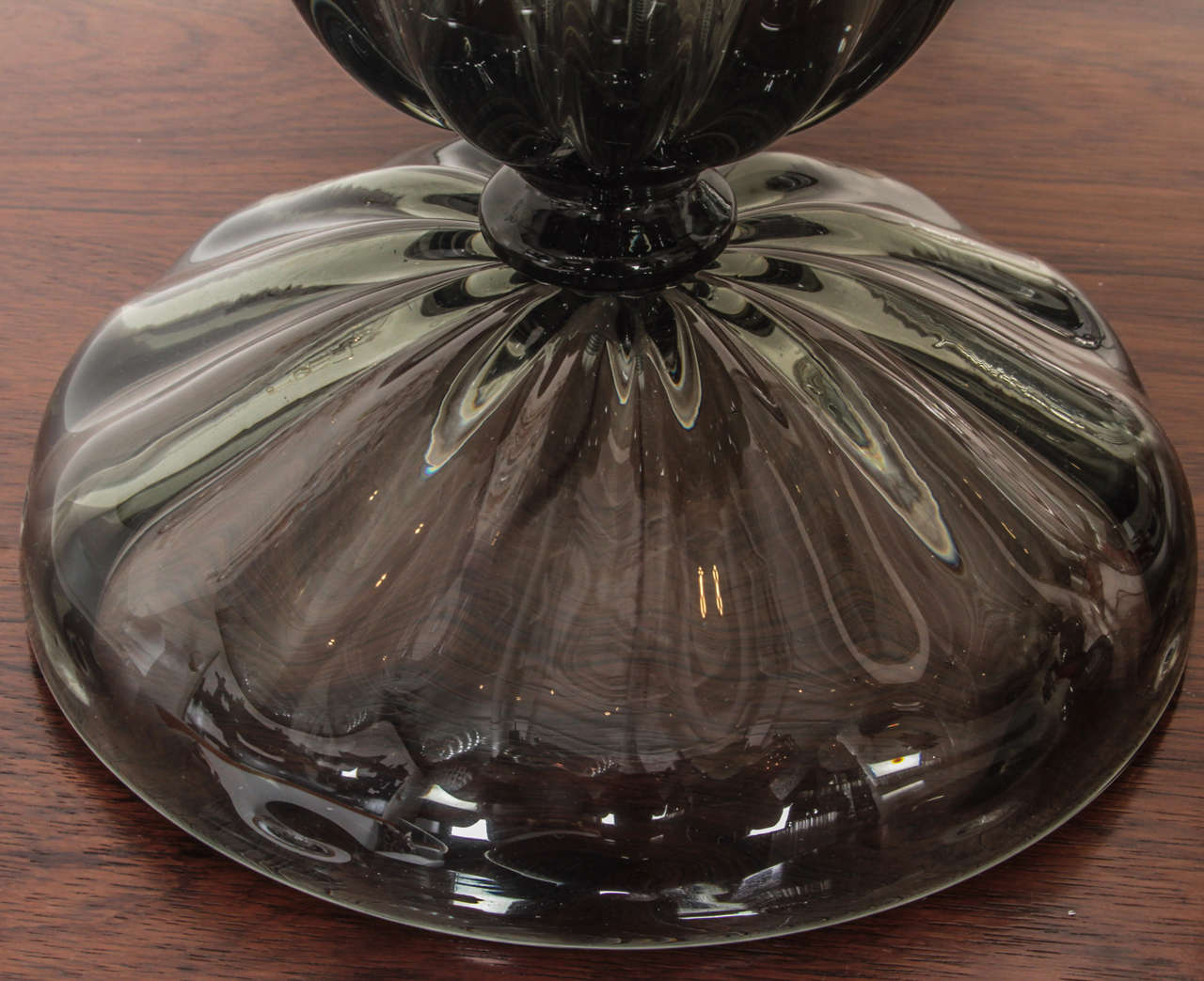 Elegant and Classic Pair of Seguso Style Smoked Murano Glass Lamps In Excellent Condition In New York, NY