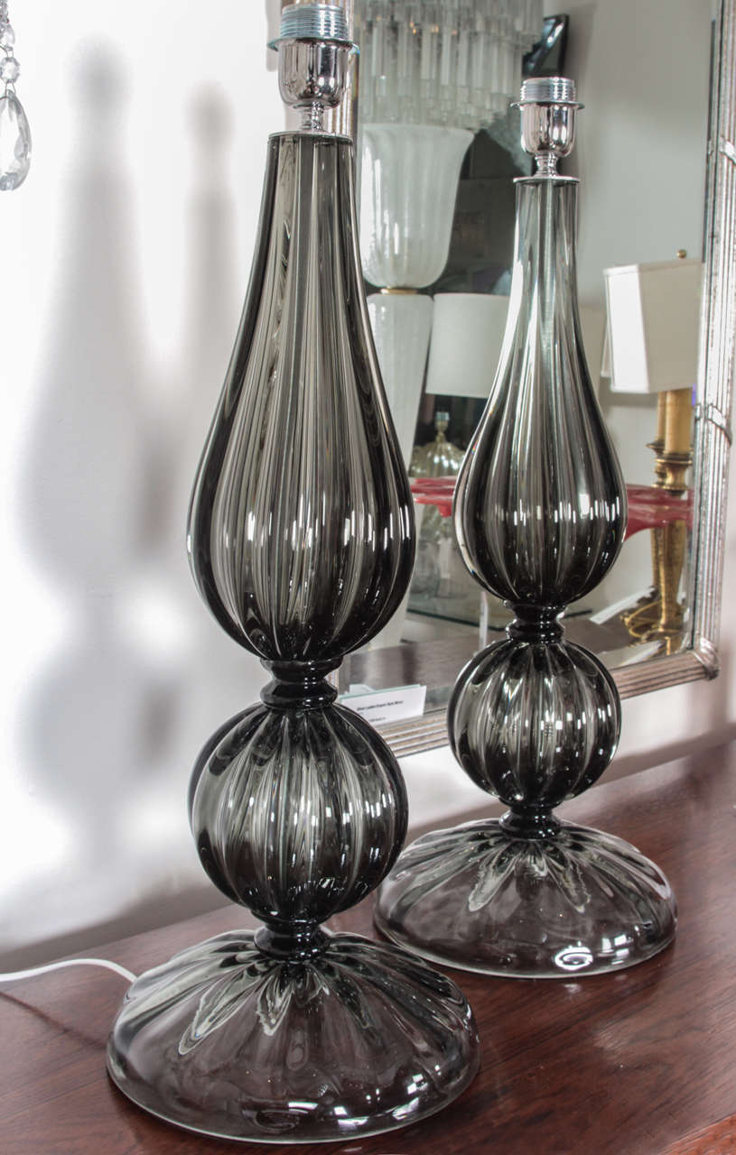 Elegant and Classic Pair of Seguso Style Smoked Murano Glass Lamps 2