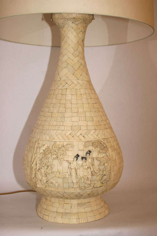 Japanese 1920s Hand-Carved Bone Table Lamp In Excellent Condition In New York, NY