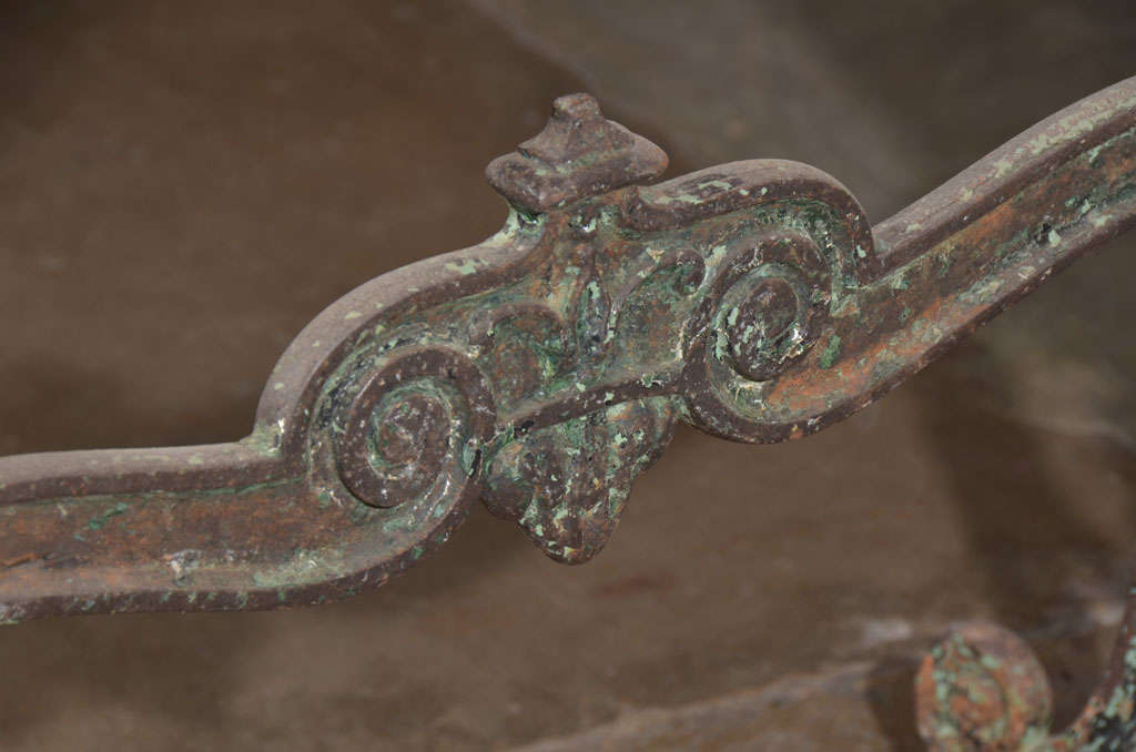 Antique French del XIX secolo, tavolo da pasticceria in ferro e marmo In condizioni ottime in vendita a Houston, TX