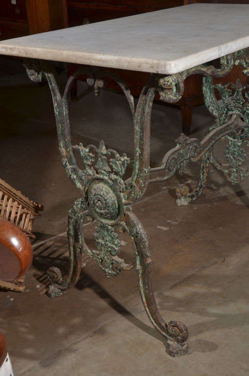Antiker französischer Patisserie-Tisch aus Eisen und Marmor, 19. Jahrhundert im Angebot 2