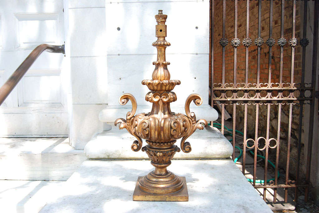Gilt Italian Carved and Gilded Wood Urn Form Lamp For Sale