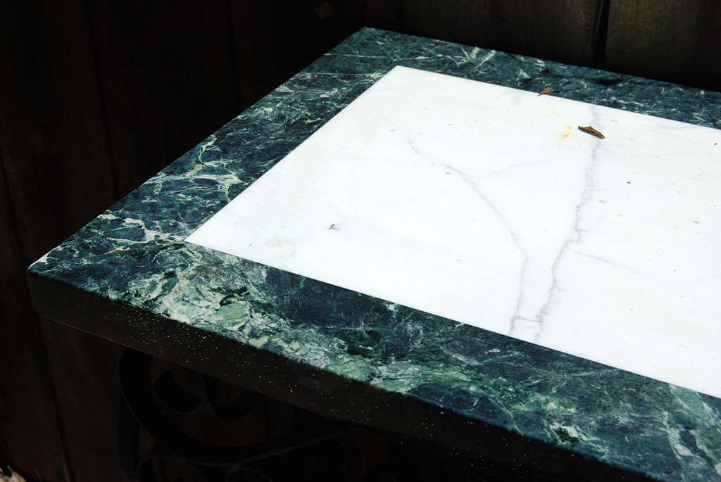 Table console spécimen de fer forgé surmontée de marbre Bon état - En vente à Hudson, NY