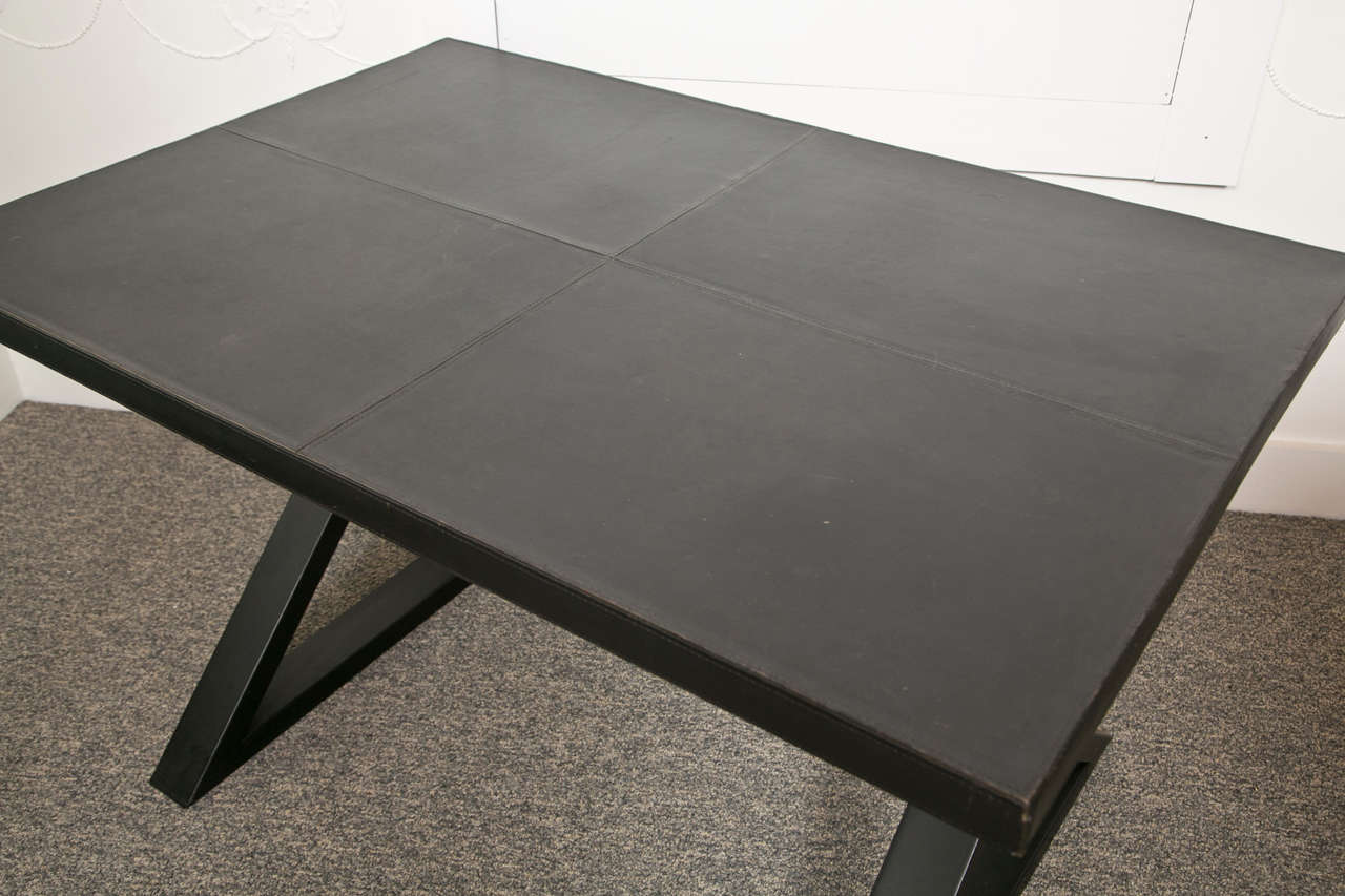 Modern Leather Desk In Good Condition For Sale In Stamford, CT