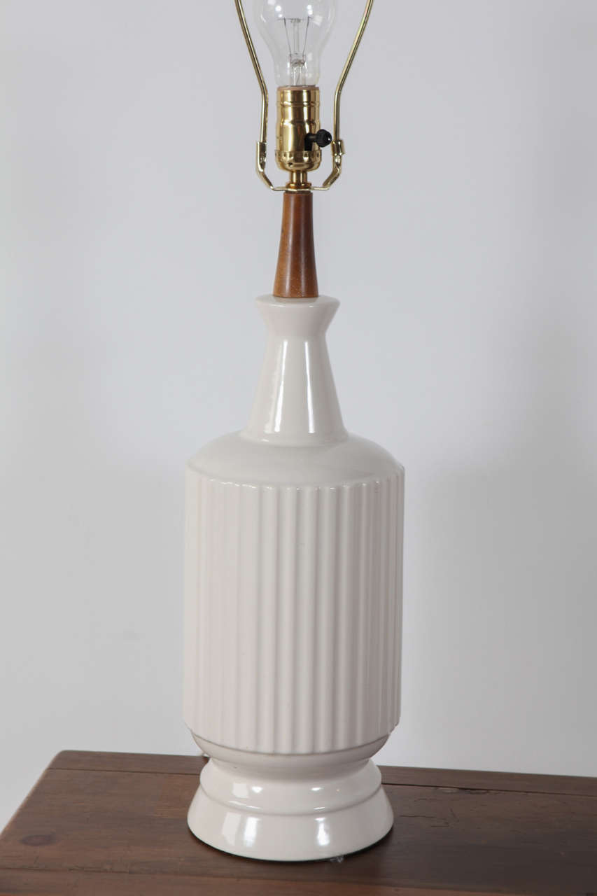 American Mid-Century Cream Ceramic and Teak Table Lamp