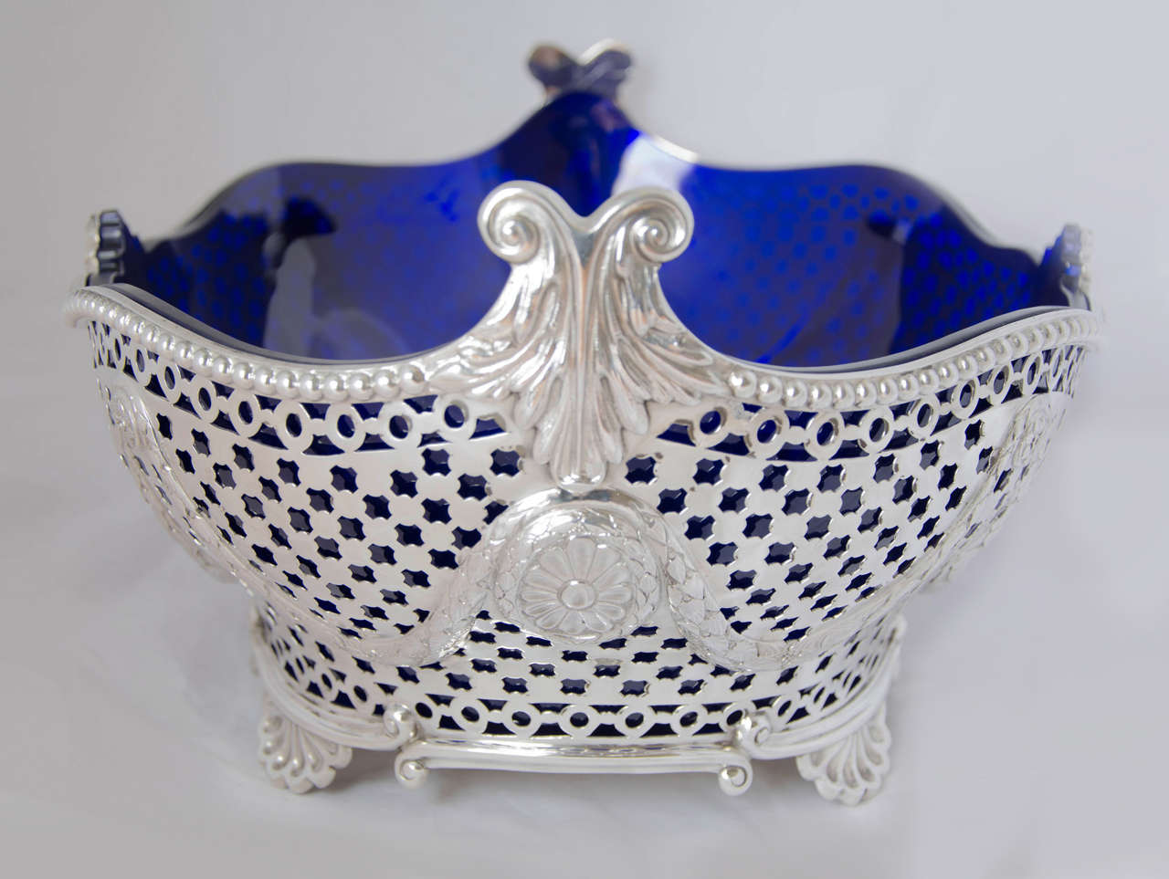 Jardinera victoriana de plata en venta 1