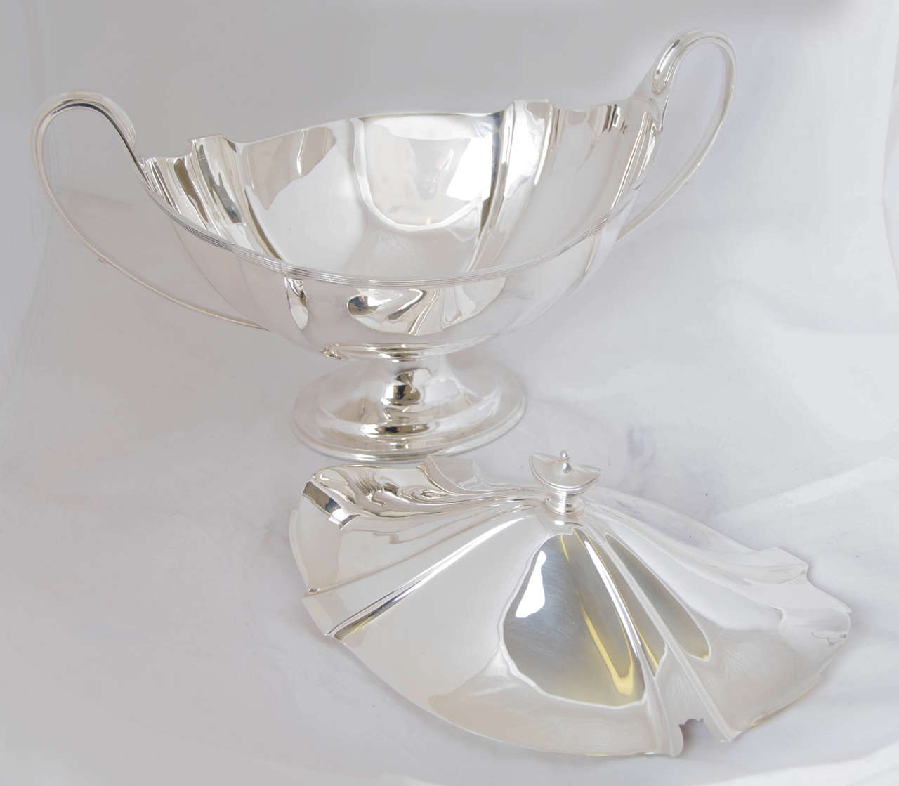 Antique Victorian Silver Soup Tureen For Sale at 1stDibs