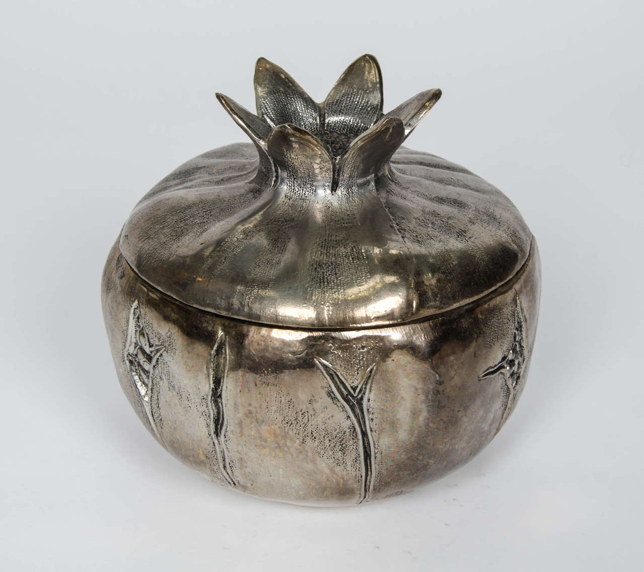 Ice bucket signed: M. M., fond. d'arte Firenze, Made in Italy, Mod. Ris. silver plated, well cast.