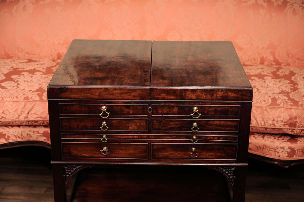 George III. mahogany Beau Brummel dressing table Ca. 1760 In Excellent Condition In New York, NY