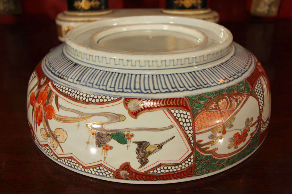 Round Imari bowl. 4